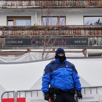 Imputan homicidio negligente a los gerentes del bar de Suiza en el que murieron 40 personas