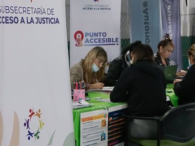 El asesoramiento para hacer más ágiles los trámites llegó a vecinos de Las Lajas