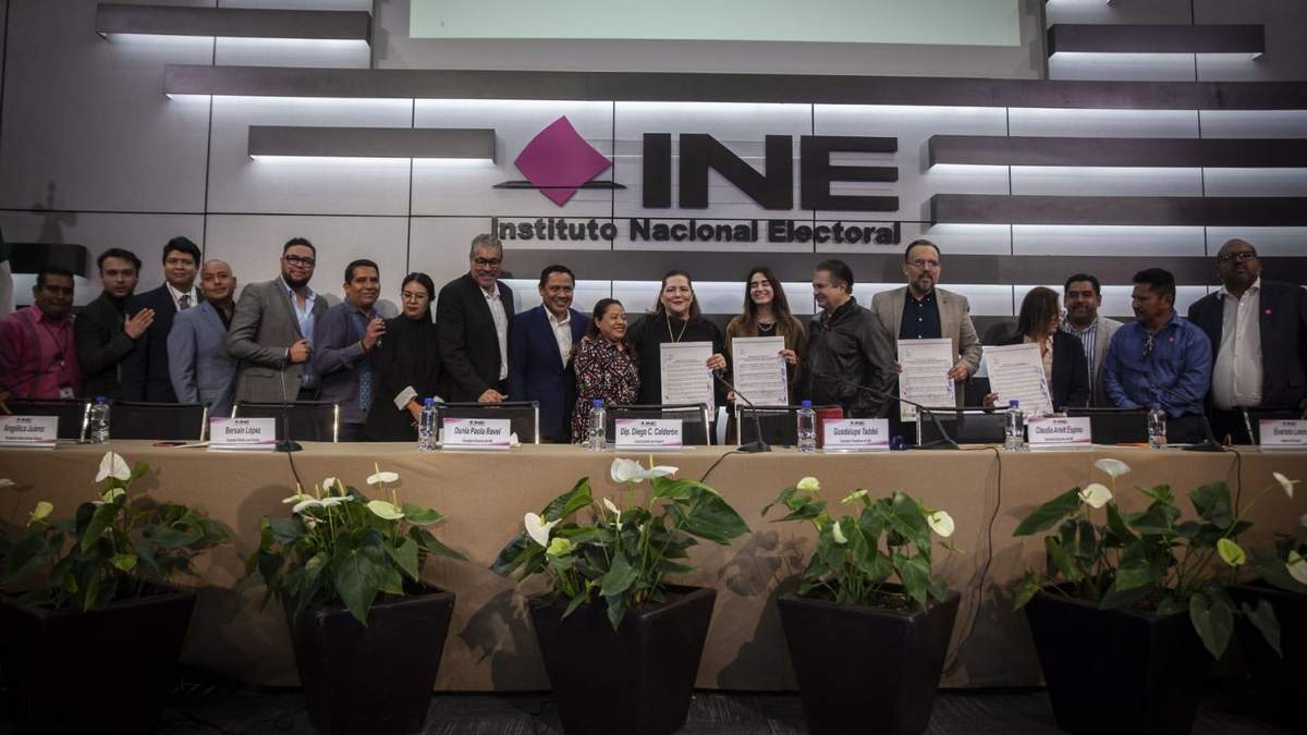 Reunión con representantes de partidos políticos locales con consejeros del INE