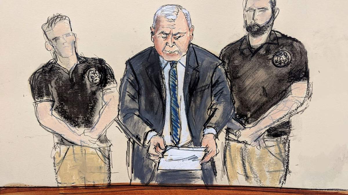 Genaro García Luna, flanqueado por alguaciles de Estados Unidos, en un dibujo de la Corte de NY