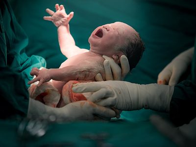 Coronavirus: el Garrahan informó que el contagio de madre a hijo se da post parto