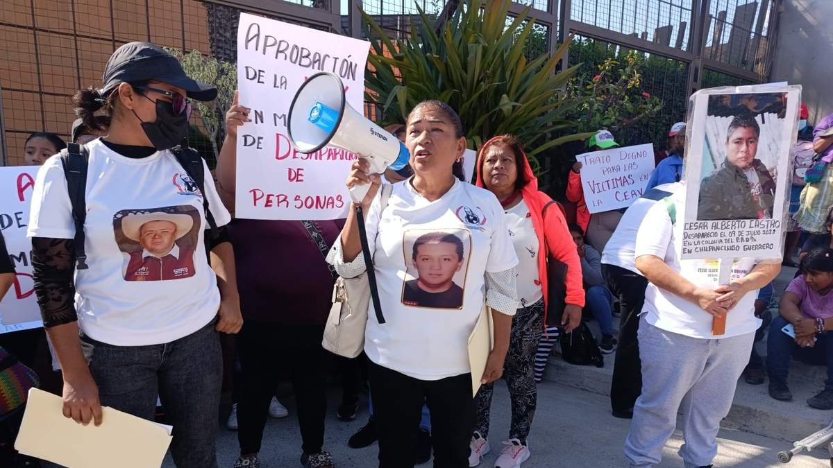 Madres buscadoras y familiares de desaparecidas en la protesta de este miércoles en el Palacio de Gobierno de Guerrero