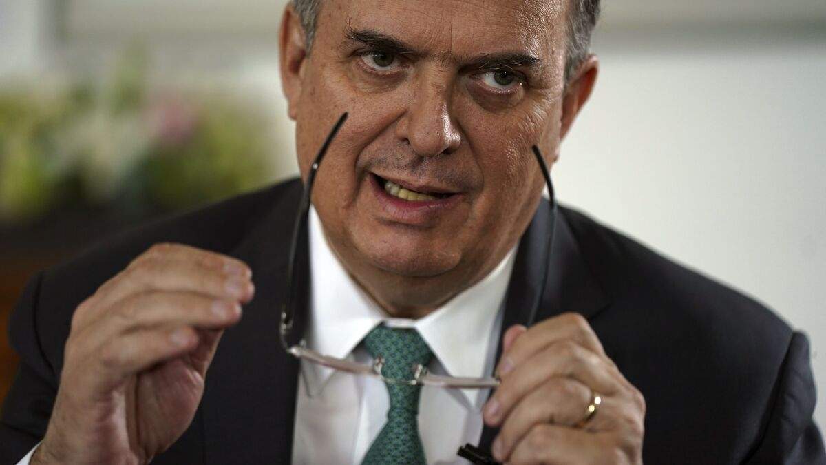 El canciller de México, Marcelo Ebrard, ofrece una entrevista en su oficina en la Ciudad de México, el lunes 3 de abril de 2023. Ebrard está probando si su trabajo en el escenario internacional se traducirá en votos en México mientras compite por la nominación del partido gobernante en las elecciones presidenciales de 2024
