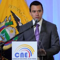 Ecuador reconoce lanzamiento de bomba hallada en Colombia