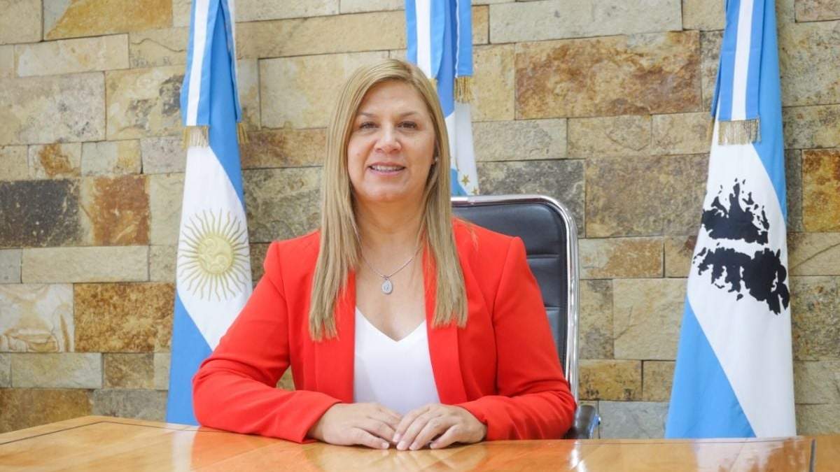 La intendente comparte jornadas de reflexión y debate por el futuro de Plottier. Fuente: (Facebook)