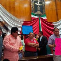 Sindicalizados toman la tribuna del Congreso de Morelos por adeudo en prestaciones