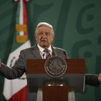 AMLO reconoce filtración al NYT sobre Línea 12 pero no "fuego amigo"; el dictamen, esta semana