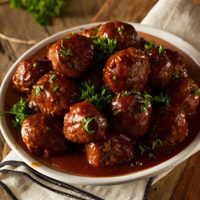 Albóndigas rellenas de jamón y queso con una salsa especial: el tip secreto para que estén perfectas