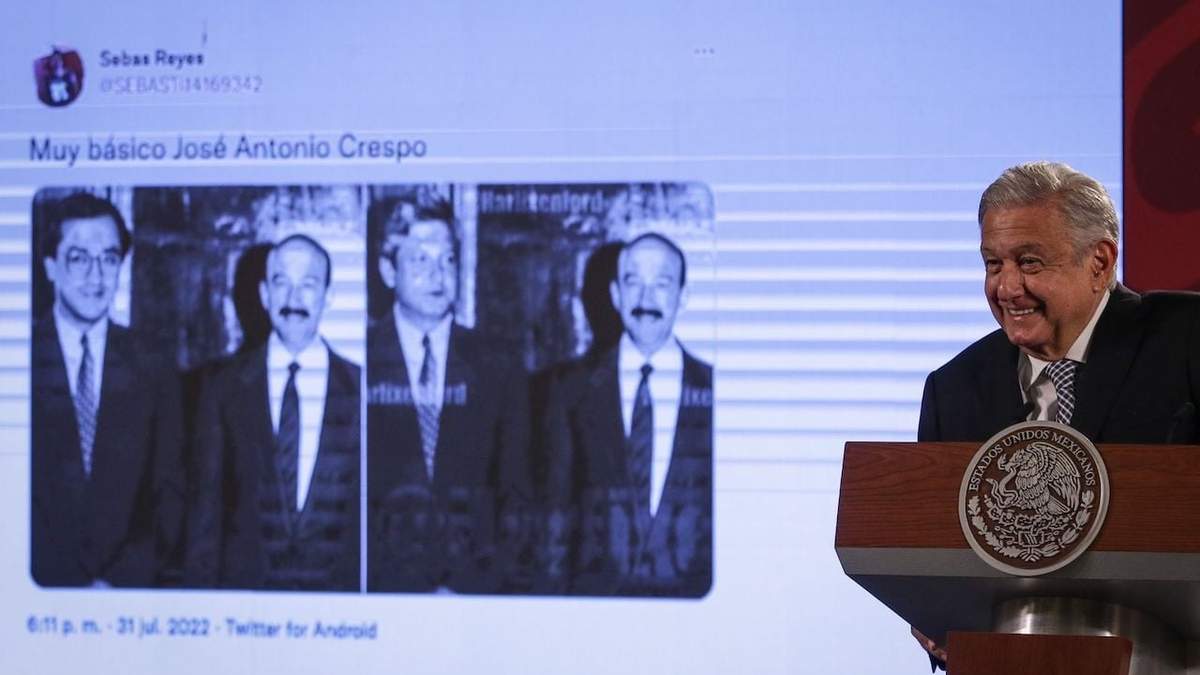 El presidente presentó una tuit en el que se critica al analista José Antonio Crespo por el uso de una imagen falsa
