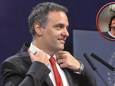 Manuel Adorni le respondió a los hinchas de Boca tras la bandera exhibida en La Bombonera
