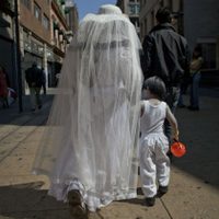 Piden calaverita... y los detienen por alterar el orden