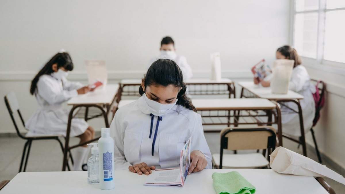 Los docentes y no docentes recibirán la vacuna de Sinopharm. Fuente: (Twitter)