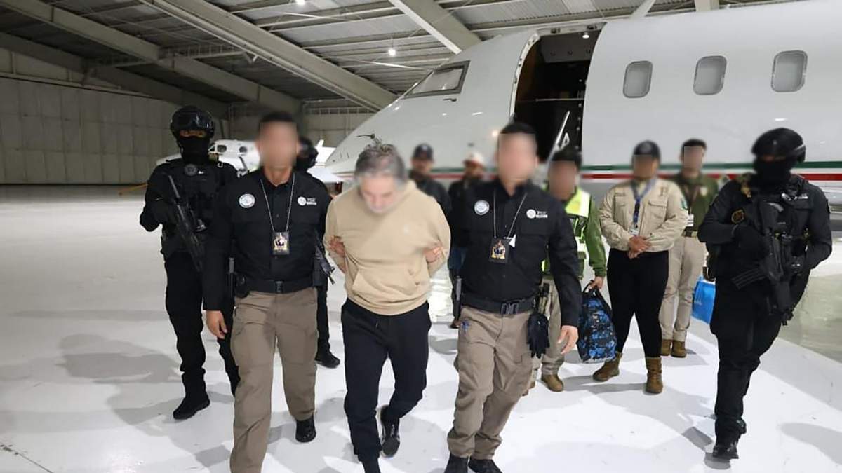 Hernán Bermúdez Requena al llegar al aeropuerto de Toluca el pasado 18 de septiembre