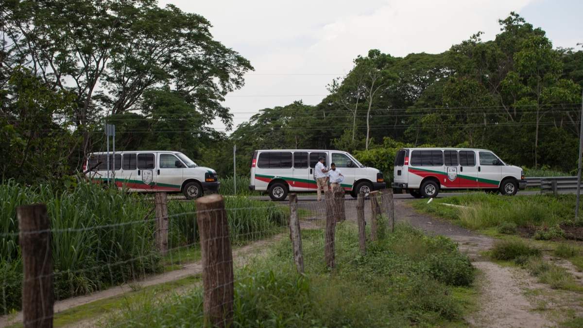 Camionetas del Instituto Nacional de Migración