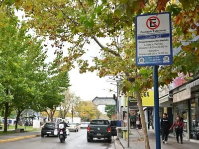 Neuquén redujo la cantidad de zonas reservadas y amplió espacios de estacionamiento en el centro