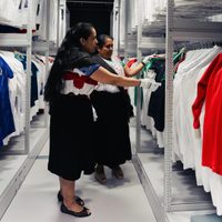 Denuncian abuso laboral y atropello a la cultura indígena en colección de Adidas para la Selección