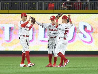 Diablos Rojos derrota 8-4 al Águila en la reapertura del estadio Alfredo Harp Helú