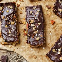 Barritas de chocolate con cereal exprés: con solo 3 ingredientes y sin gastar en el kiosco