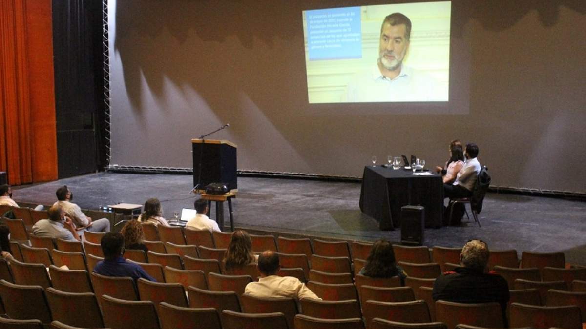 La capacitación se realizó en Cine Teatro Municipal. Fuente: (Daniel Signorile)