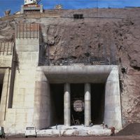 El secretario de Energía de Nación cuestionó a quienes interpretaron una reprivatización de las represas hidroeléctricas