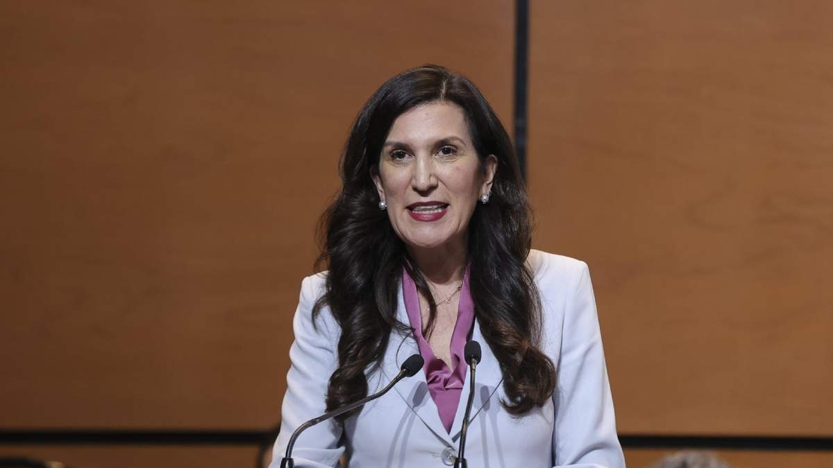 La presidenta de la Mesa Directiva de la Cámara de Diputados, Kenia López Rabadán