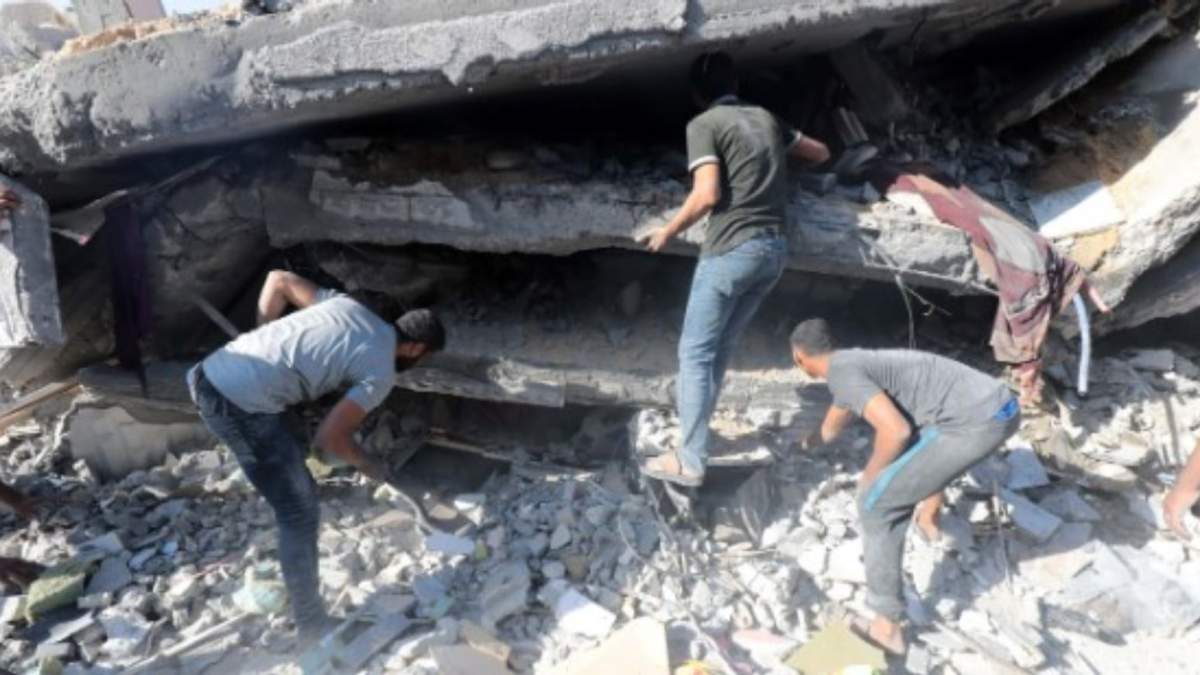 Buscan entre los escombros sobrevivientes a los ataques entre Israel y Hamás