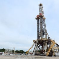 Se dispara el petróleo tras la muerte de comandante iraní; el peso se deprecia 0.47%