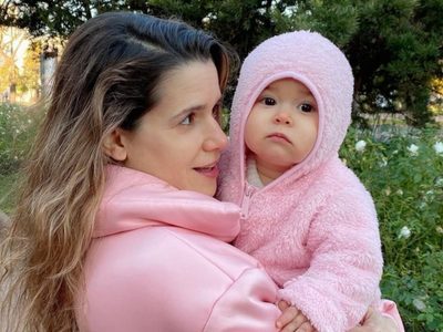 Dejó todo: rodeada de juguetes, Lila no pudo resistirse y desató carcajadas de Violeta Urtizberea