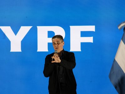 El presidente de YPF apuntó contra los ambientalistas: “Consumen energía offshore”