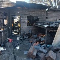 El fuego destruyó tres viviendas en San Martín de los Andes