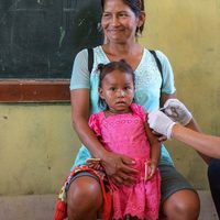 Violan derechos humanos los países ricos que no renuncian a derechos de la vacuna del Covid 19: ONU