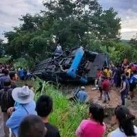 Vuelca autobús con feligreses tabasqueños y deja saldo de 9 muertos y 28 heridos en Chiapas (Video)