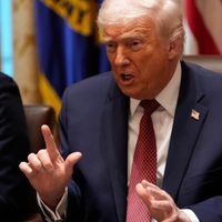 Trump presume que EU incautó buque petrolero frente a costa de Venezuela