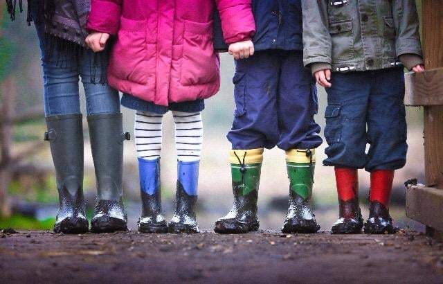 El aumento de la violencia contra menores de edad se debe a una "mezcla tóxica" de aislamiento, pobreza y problemas de salud mental, señala un informe