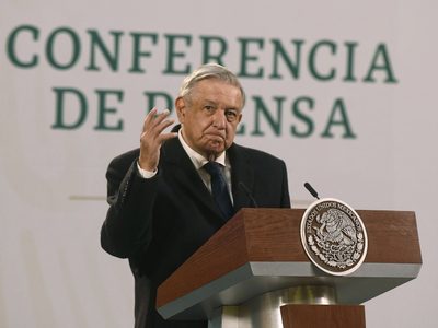 AMLO justifica desaparición de órganos autónomos: son "alcahuetes"