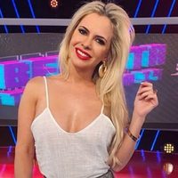 ¡Quiere mojarse! Alejandra Maglietti no defraudó al ponerse de rodillas frente al...¡paraíso!