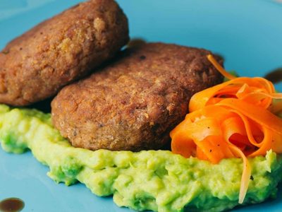 Hamburguesas de zanahoria: cremosas por dentro y crujientes por fuera, una receta que es un 10