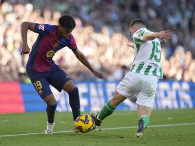 Flick es expulsado por protestar un penalti en el empate del Barcelona 2-2 ante el Betis
