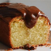 Budín de coco con salsa de dulce de leche: la combinación perfecta en una receta simple que deleita a cualquiera