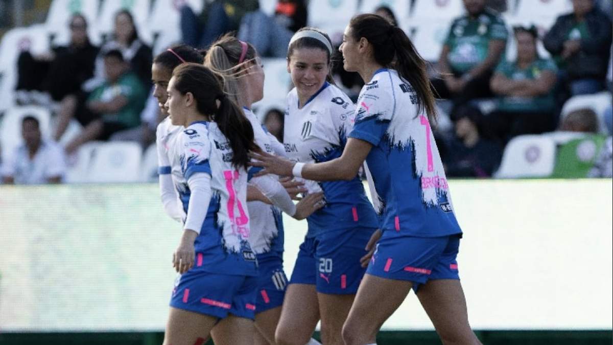 Monterrey sigue en el liderato