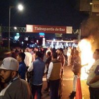 Habitantes de San Juanico bloquean la México-Pachuca tras violenta irrupción de policías de la CDMX (Videos)