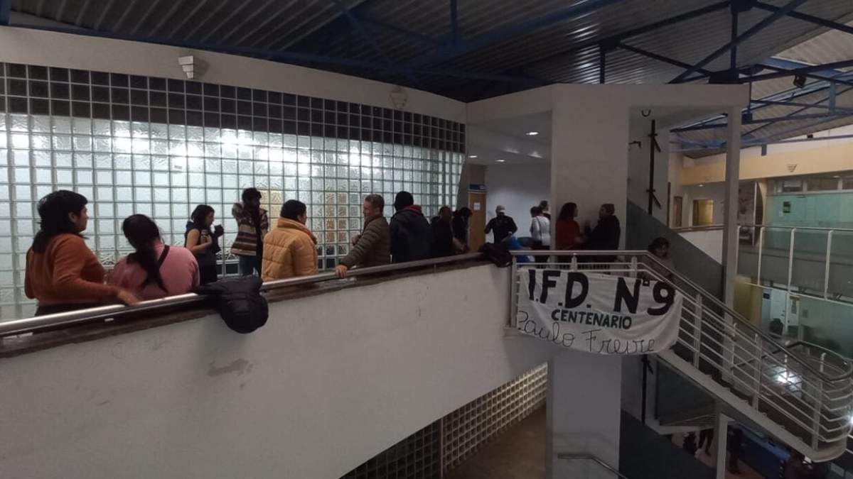 La comunidad educativa hace mas de un mes que realiza el reclamo. Fuente: (Facebook).
