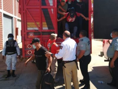 La Guardia Nacional asegura a 116 migrantes que viajaban hacinados en Chiapas