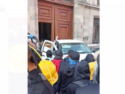 “No vamos a caer en provocación”: AMLO a normalistas de Ayotzinapa que irrumpieron en Palacio Na