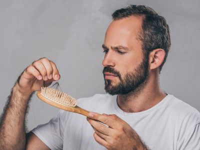 Con solo 2 ingredientes, así podés preparar una mascarilla para combatir la caída de tu cabello