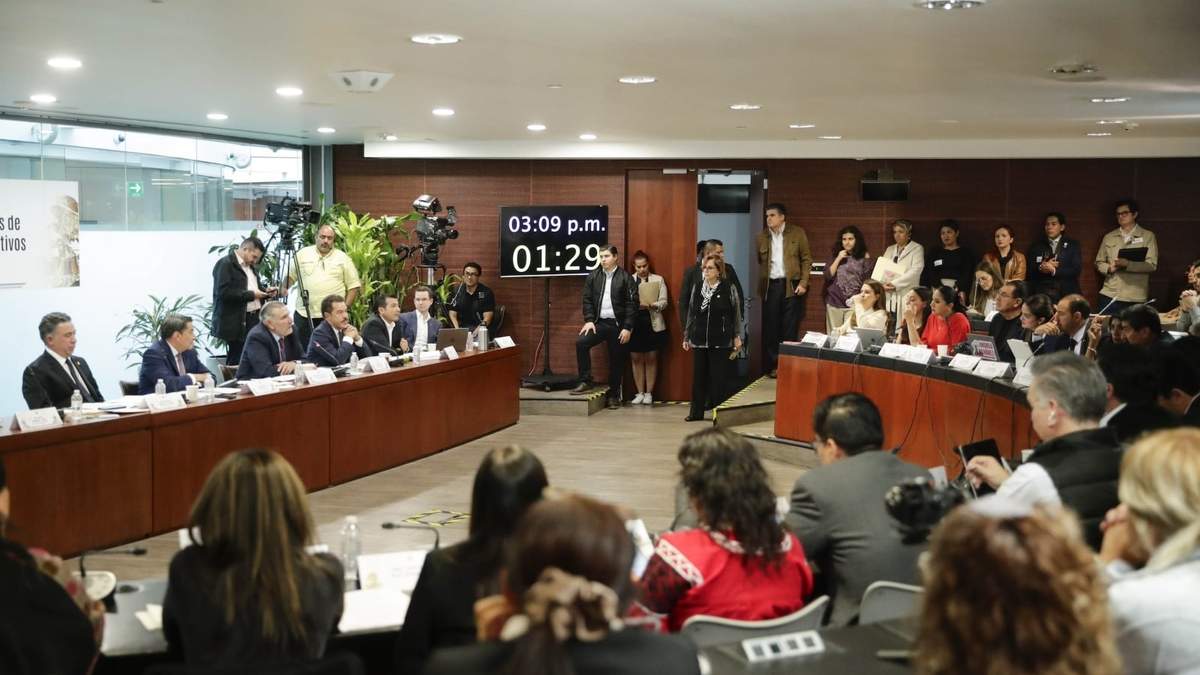 Las comisiones de Puntos Constitucionales y Estudios Legislativos
