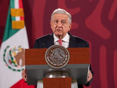 AMLO desprecia marcha en favor del INE y pide a sus simpatizantes no confrontar a manifestantes