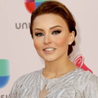 Angelique Boyer enamora a sus fanáticos con un repaso por su faceta poco conocida