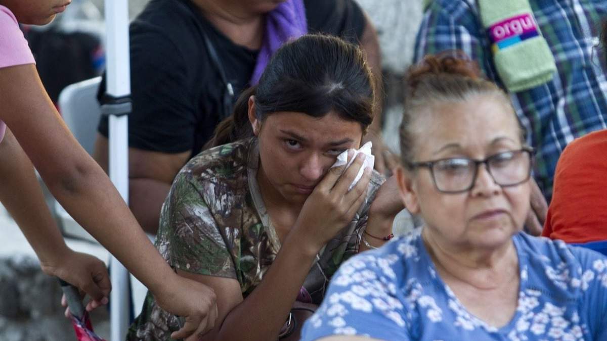 Familiares de mineros atrapados en El Pinabete