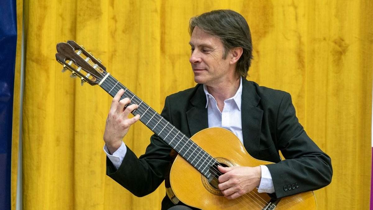 Guitarrista Damián Cazeneuve. Fuente: (Facebook)